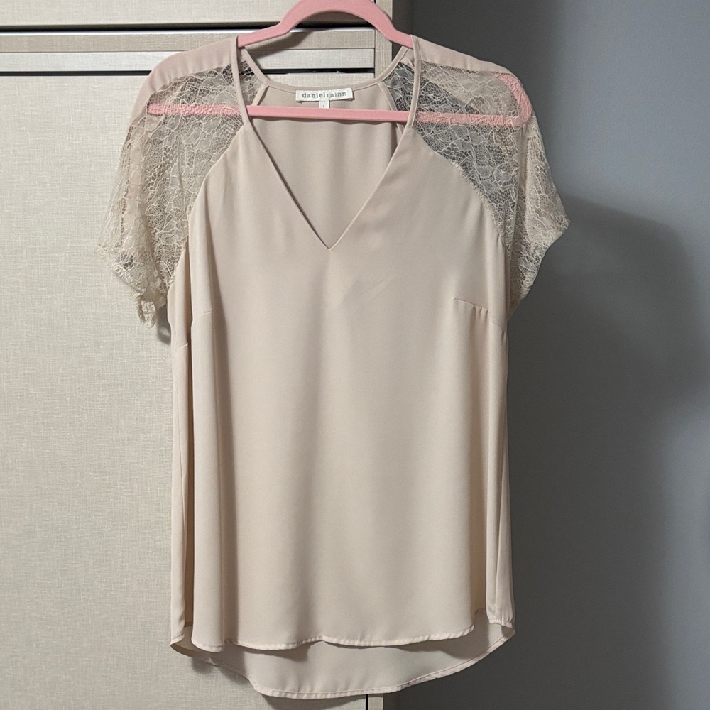 Daniel Rainn size L cream/ taupe Blouse with lace accent.